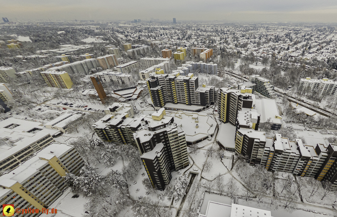 04.12.2021 - Karl-Marx-Ring und Marx-Zentrum in Neuperlach